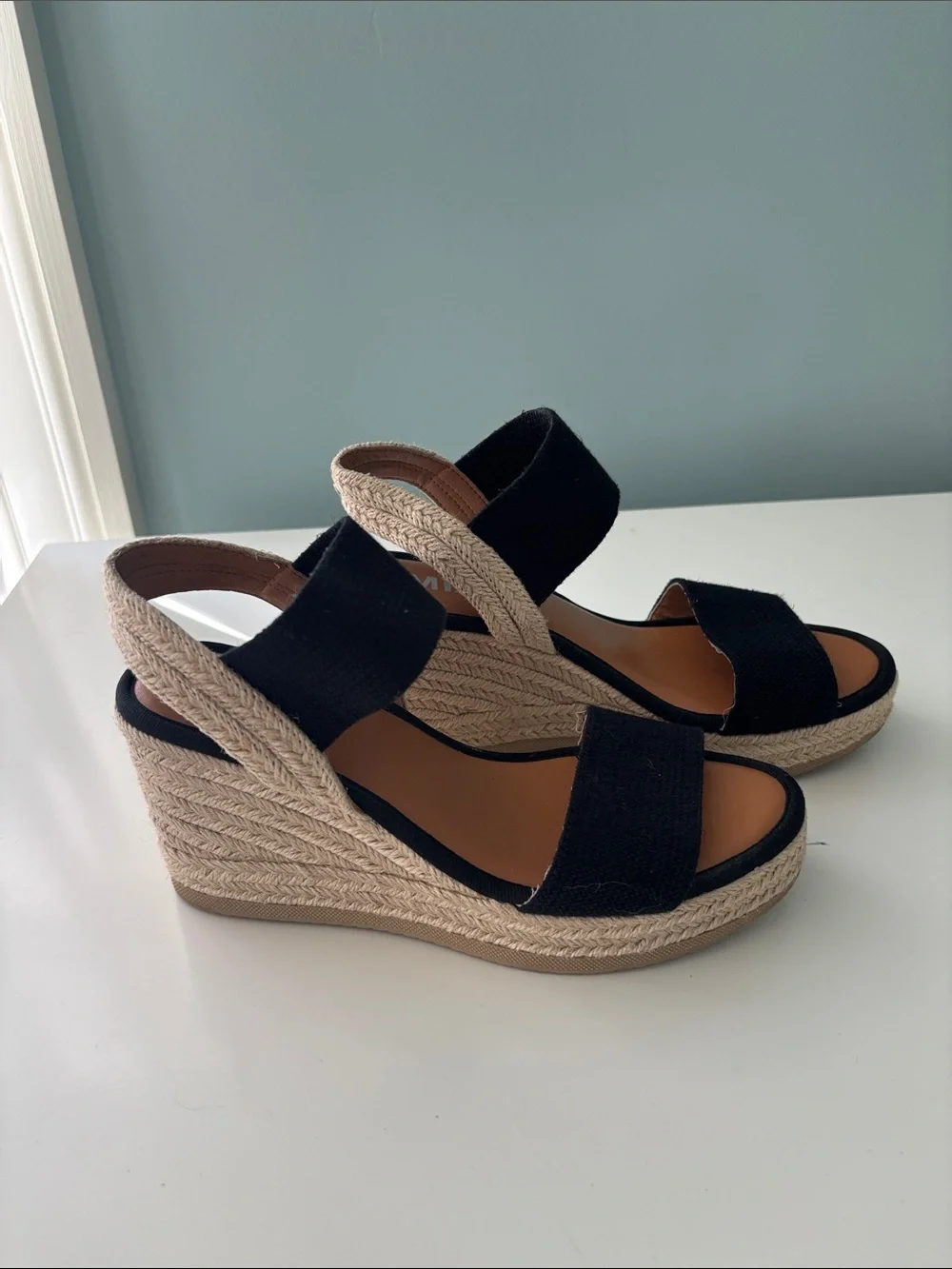 MIA Brittni black wedge